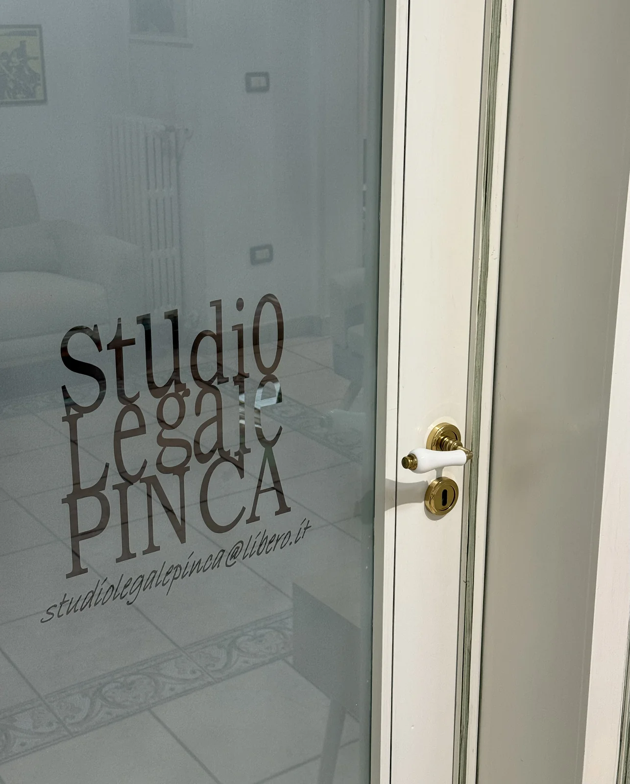 La porta di ingresso dello Studio Legale Pinca